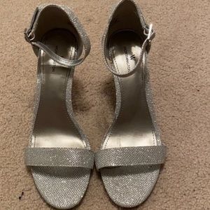 🆕Worthington Silver Glitter Heels Bristol